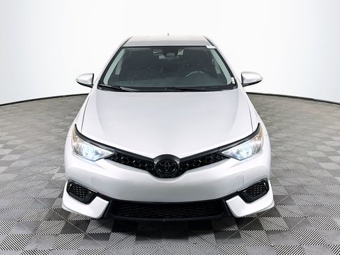 Used 2017 Toyota Corolla iM image 2