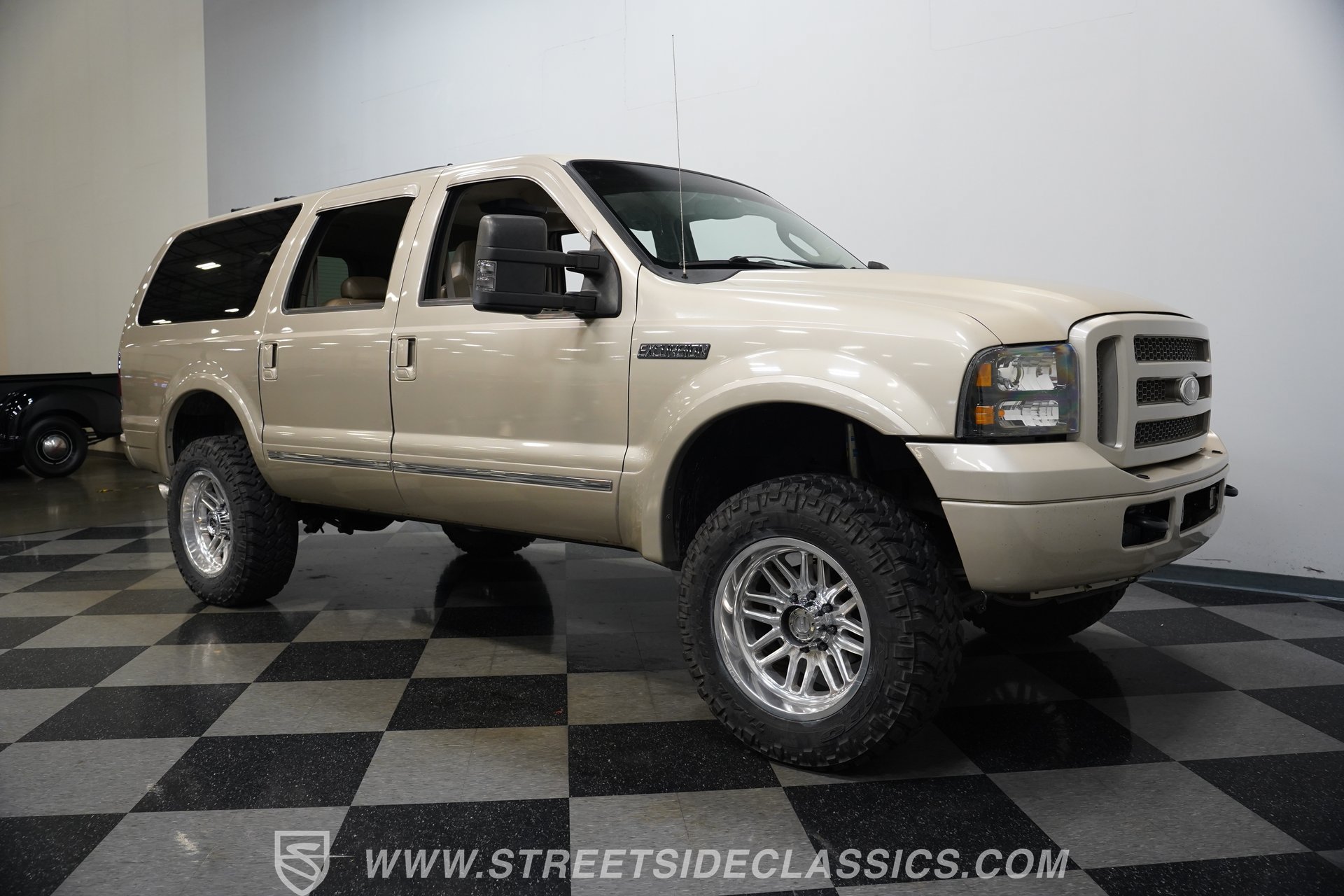 Used 2005 Ford Excursion Limited AWD/4WD image 16