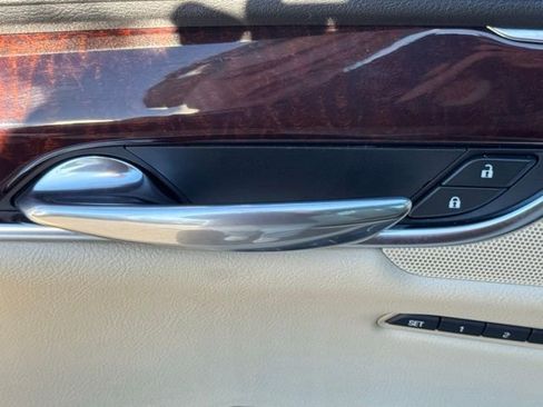 Used 2017 Cadillac XT5 Luxury w/ Driver Awareness Package image 16