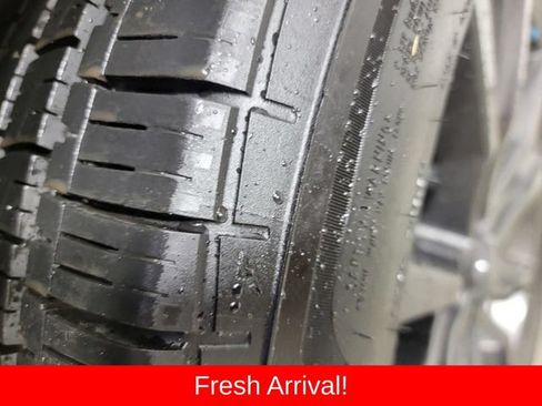 Used 2017 Ford Explorer XLT w/ Equipment Group 202A AWD/4WD image 11