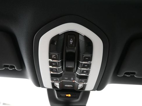 Certified 2026 Porsche Macan AWD/4WD image 19