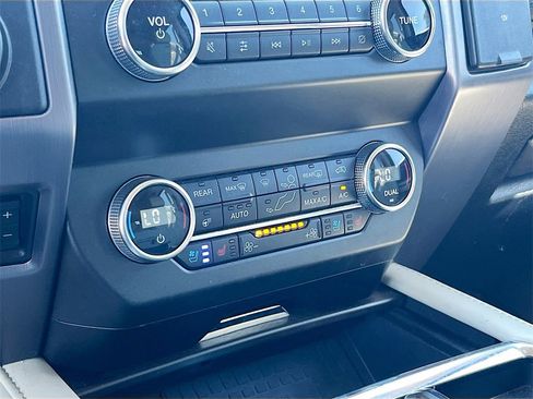 Used 2020 Ford Expedition Platinum image 16