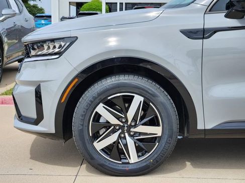 Used 2023 Kia Sorento EX FWD image 6