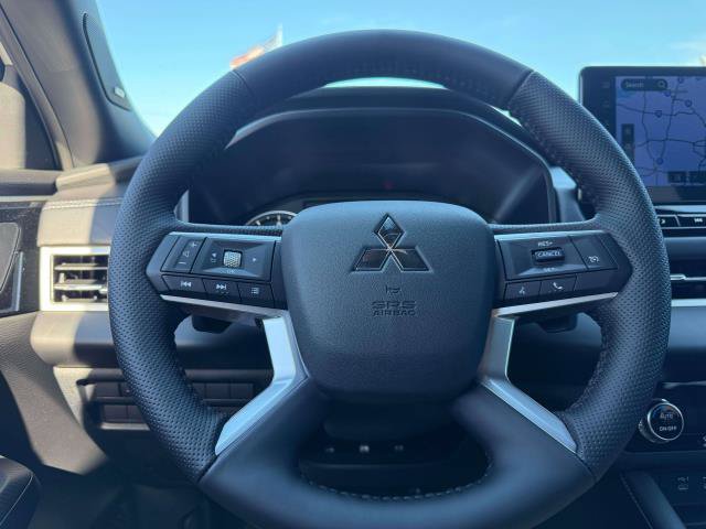New 2026 Mitsubishi Outlander LE AWD/4WD image 18
