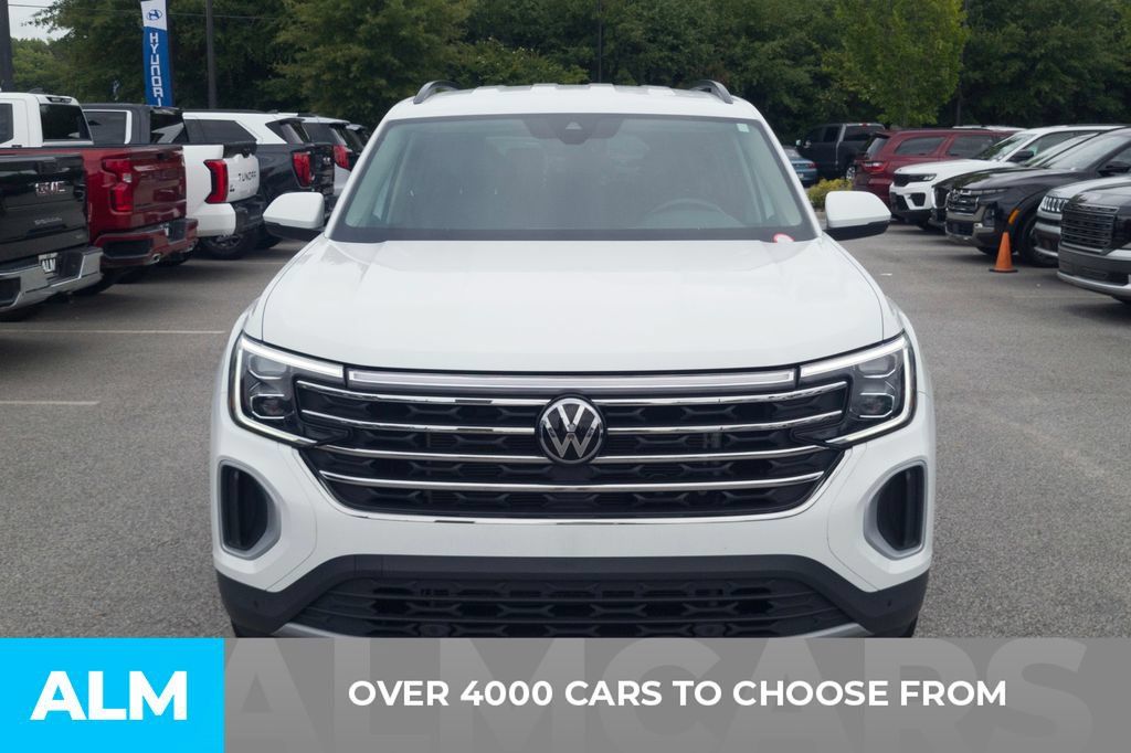 Used 2025 Volkswagen Atlas SE FWD image 2