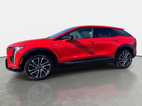 Certified 2025 Cadillac Optiq Sport 2 AWD/4WD image 2