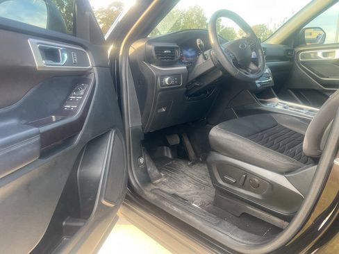 Used 2020 Ford Explorer XLT image 7