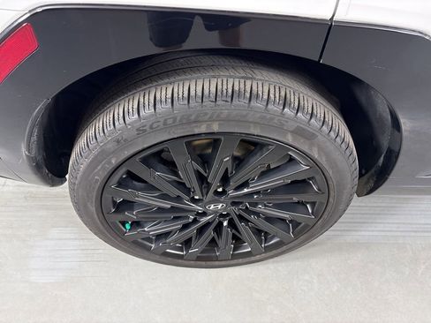 Used 2025 Hyundai Santa Fe Calligraphy image 12