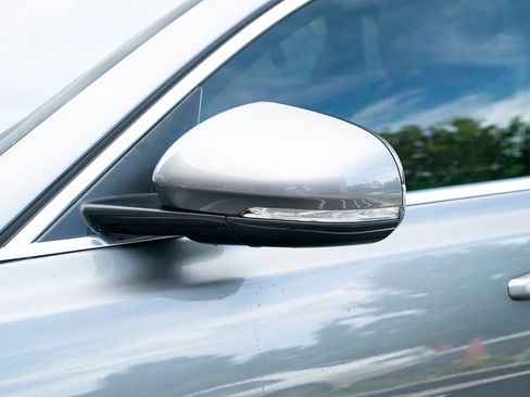 Used 2020 Jaguar XF Premium RWD image 23