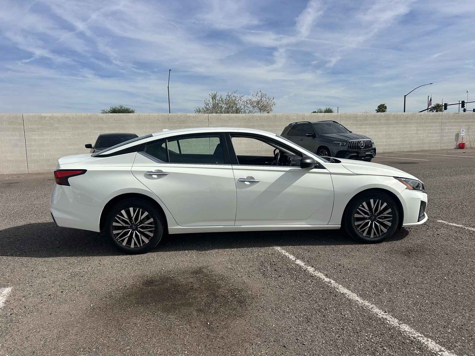 Used 2025 Nissan Altima 2.5 SV AWD/4WD image 6