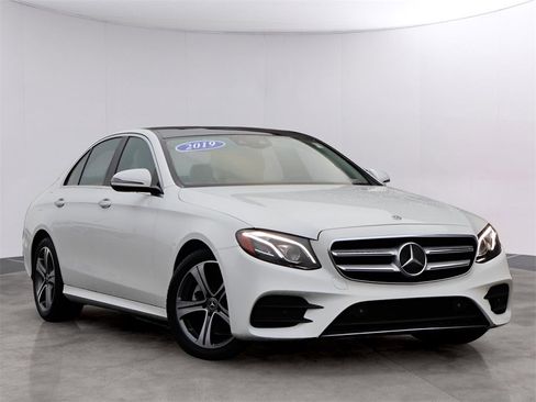 Used 2019 Mercedes-Benz E 300 4MATIC image 1