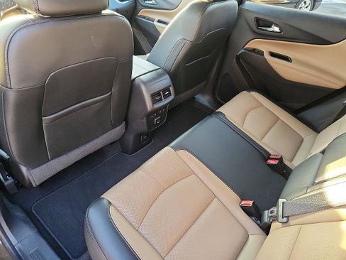 Used 2023 Chevrolet Equinox Premier image 11