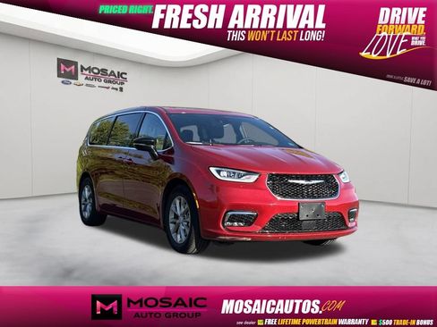 Used 2026 Chrysler Pacifica Limited FWD image 1