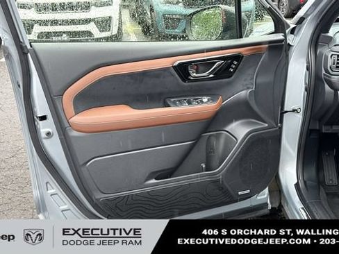 Used 2025 Subaru Forester Touring AWD/4WD image 8