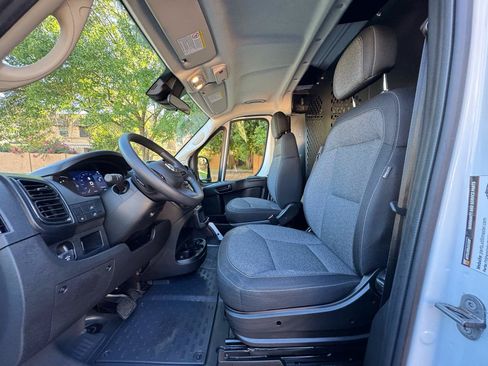 Used 2025 RAM ProMaster 2500 w/ U-Haul Equipment Group FWD image 9