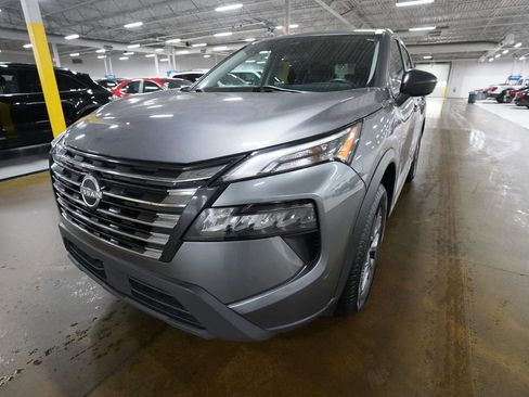 Used 2024 Nissan Rogue S FWD image 12