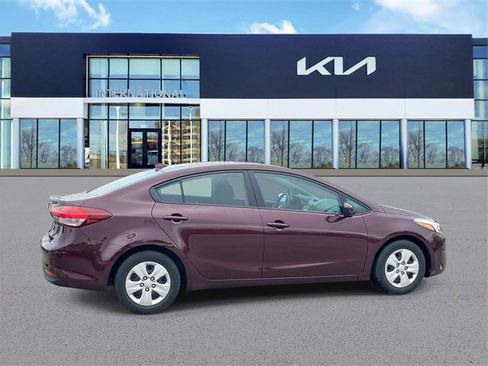 Used 2017 Kia Forte LX image 3
