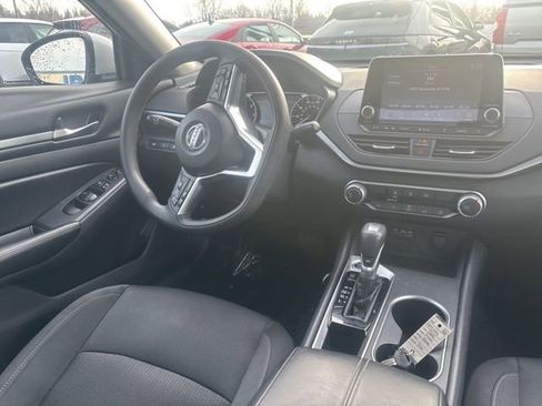 Used 2022 Nissan Altima 2.5 SV image 18