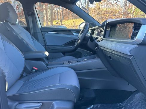 New 2026 Volkswagen Tiguan SE R-Line image 16