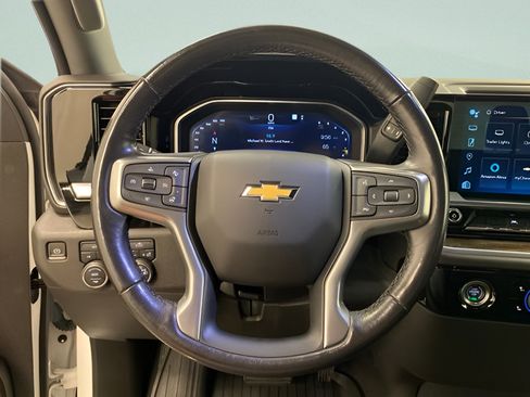 Used 2022 Chevrolet Silverado 1500 LT AWD/4WD image 15
