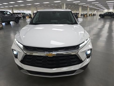 Used 2025 Chevrolet Blazer LT FWD image 2