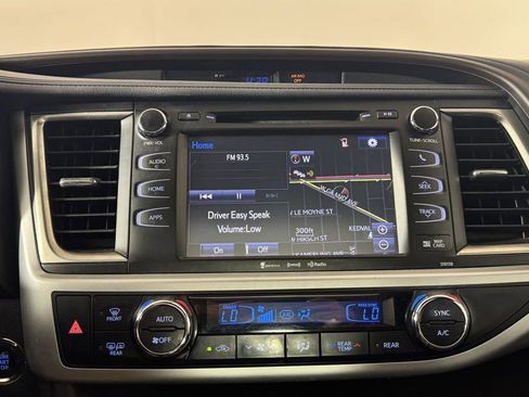 Used 2016 Toyota Highlander XLE FWD image 17