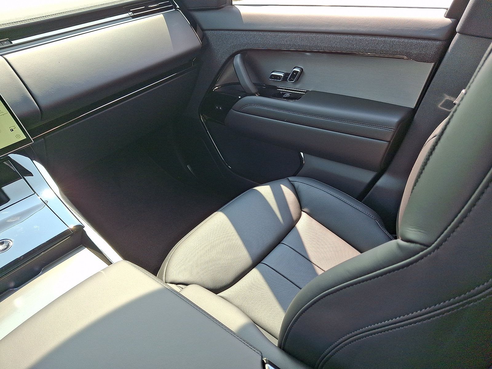 New 2026 Land Rover Range Rover Sport Dynamic SE AWD/4WD image 4