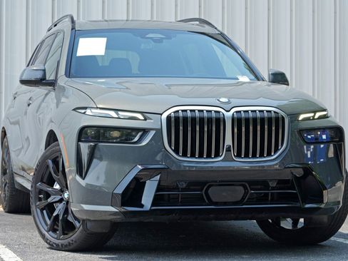 Used 2023 BMW X7 xDrive40i w/ M Sport Package AWD/4WD image 4