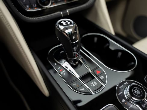 Used 2018 Bentley Bentayga AWD/4WD image 52