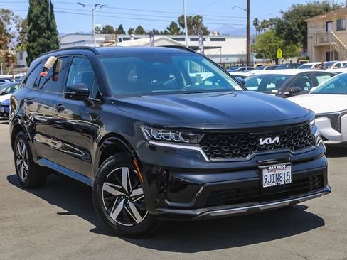 Used 2023 Kia Sorento S FWD image 2