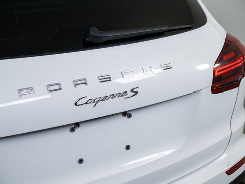Used 2015 Porsche Cayenne S image 37