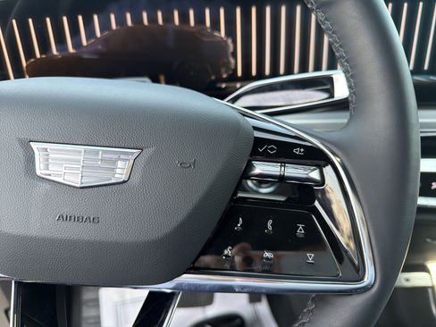 Used 2024 Cadillac Lyriq Luxury image 16