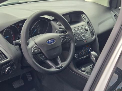 Used 2018 Ford Focus SE FWD image 20