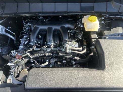 Used 2025 Nissan Pathfinder SL image 10