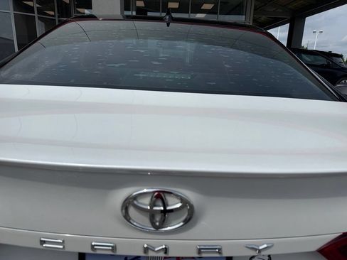 Used 2022 Toyota Camry XSE FWD image 8