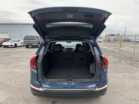 Used 2024 GMC Terrain SLT image 11