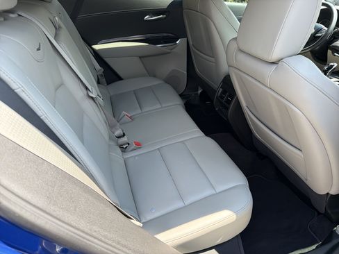 Used 2023 Cadillac XT4 Luxury w/ Cold Weather Package FWD image 16