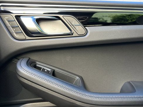 New 2026 Porsche Macan image 19
