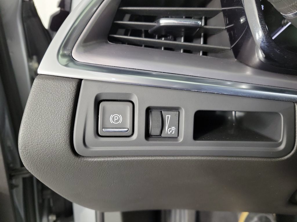 Certified 2025 Cadillac XT5 Luxury FWD image 30