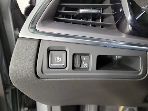 Certified 2025 Cadillac XT5 Luxury FWD image 30