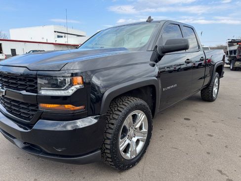Used 2018 Chevrolet Silverado 1500 Custom image 9