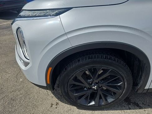 Used 2023 Mitsubishi Outlander SE AWD/4WD image 10