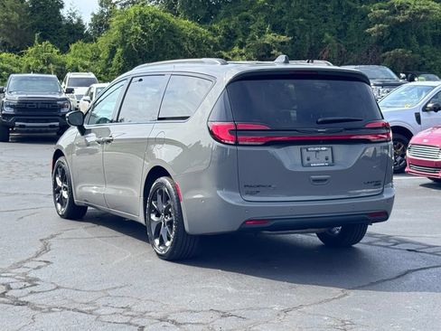 Used 2023 Chrysler Pacifica Limited w/ Uconnect Theater Family Group AWD/4WD image 17