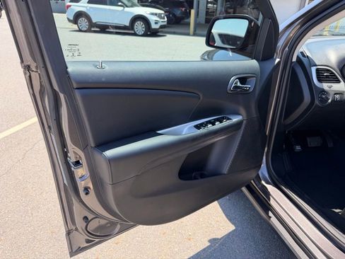 Used 2020 Dodge Journey SE w/ SE Popular Equipment Group FWD image 12