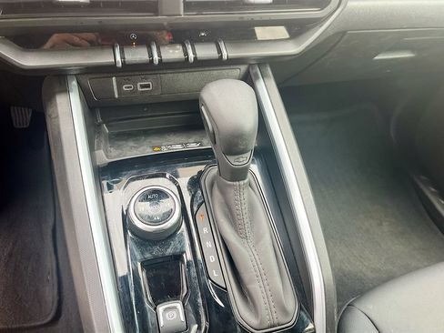 Used 2025 Chevrolet Colorado Trail Boss AWD/4WD image 17