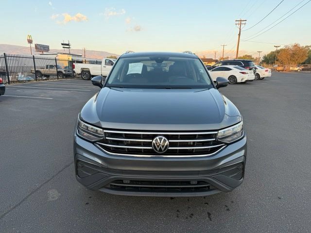 Used 2022 Volkswagen Tiguan SE AWD/4WD image 3