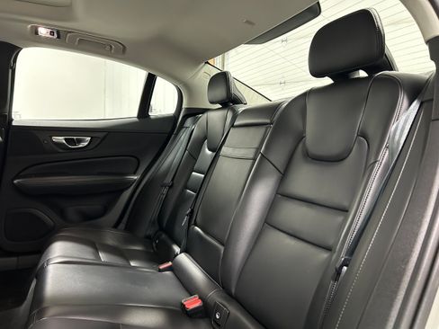 Used 2020 Volvo S60 T6 Momentum AWD/4WD image 28