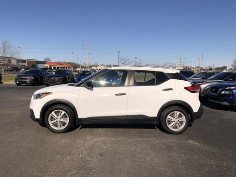 Used 2020 Nissan Kicks S image 3
