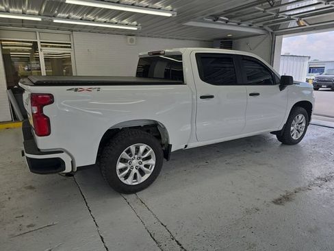 Used 2020 Chevrolet Silverado 1500 Custom w/ Custom Value Package AWD/4WD image 6