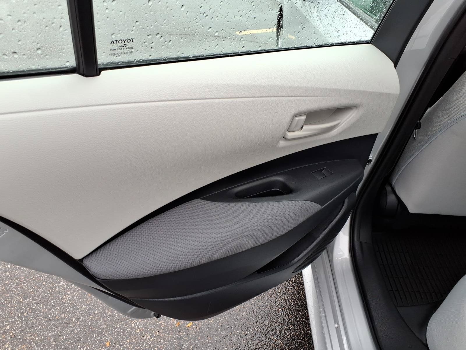 Used 2024 Toyota Corolla LE FWD image 8